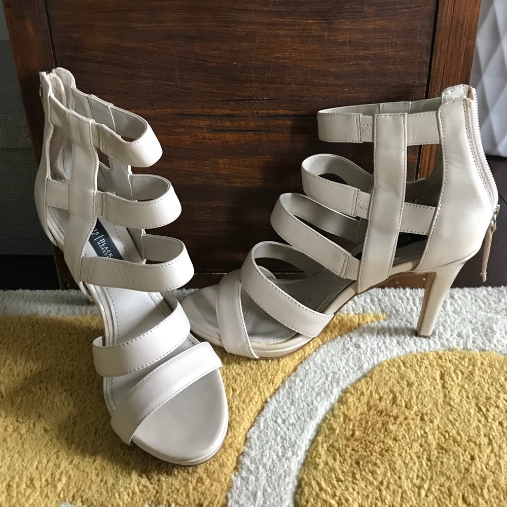 White House Black Market size 6 1/2 heels